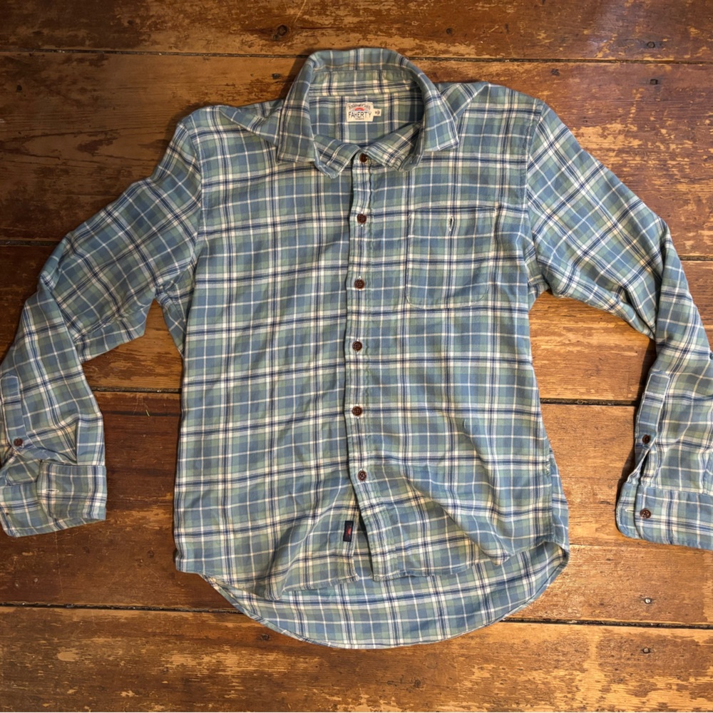 Faherty men’s green flannel shirt
